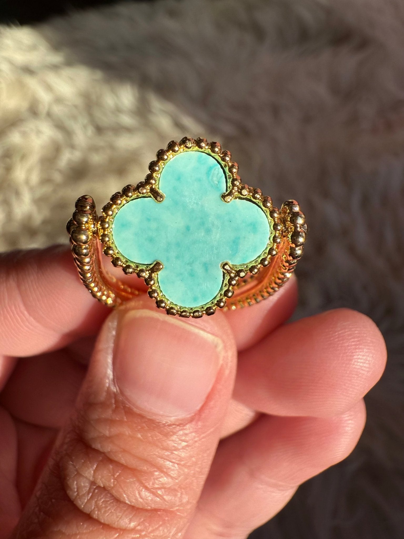 Reversible Clover Rings